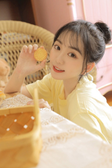 盛开的樱花林下